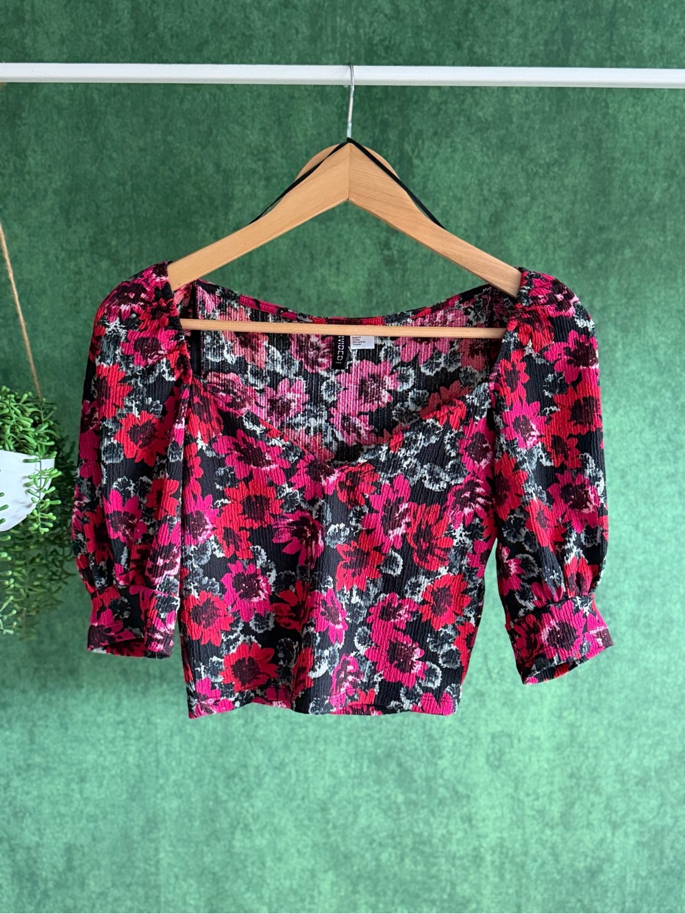 🌺 H&M Divided Floral Puff Sleeve Crop Top Pink Black Size Small